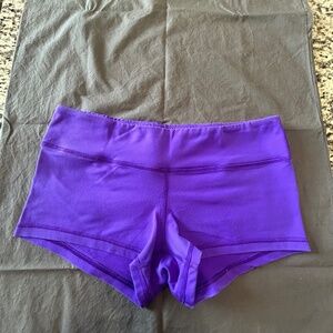 FLEO Booty shorts. Size Medium